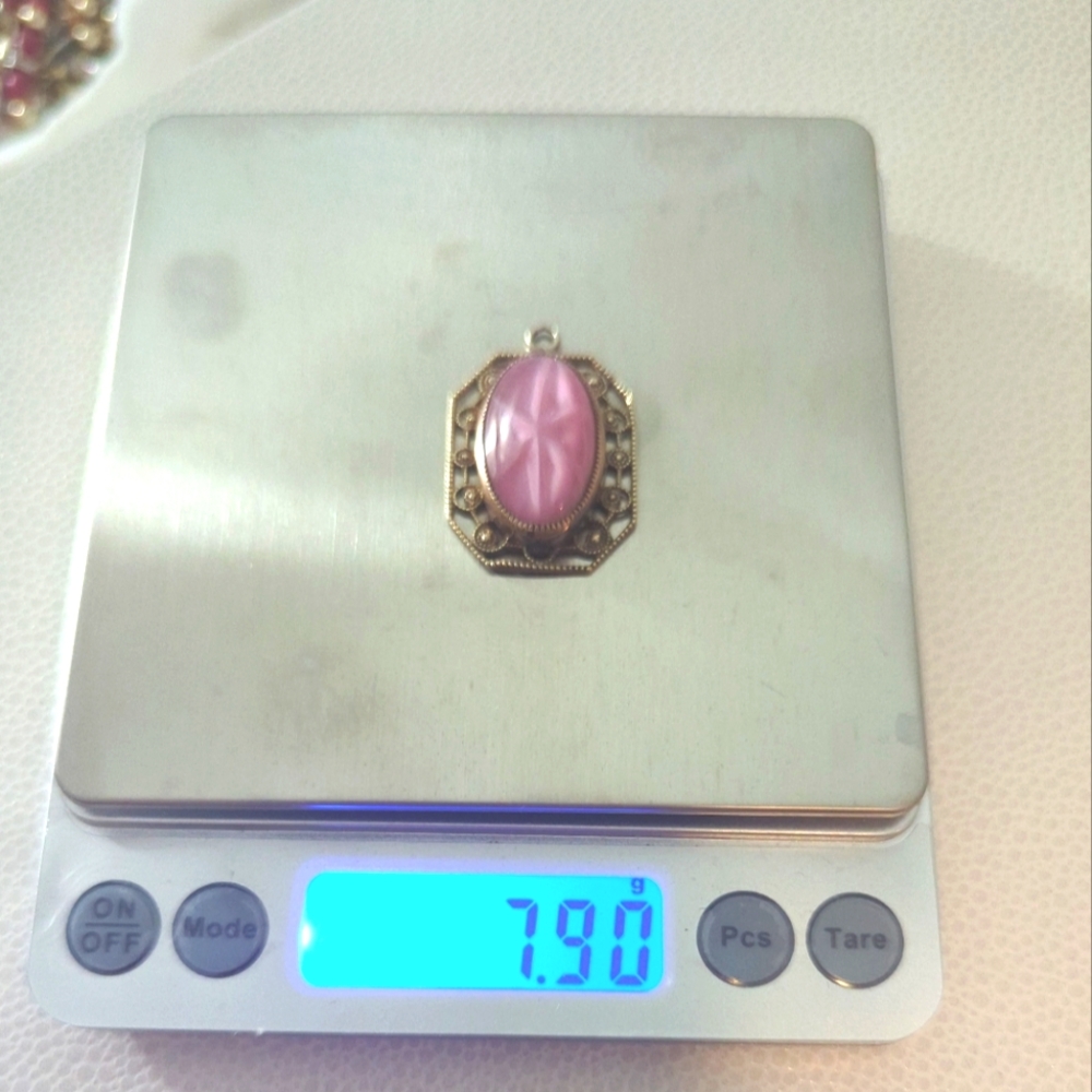 Vintage Art Deco 10k Gold Filigree Pendant | Pink Star Glass Cabochon | 7.9g - Picture 4 of 9